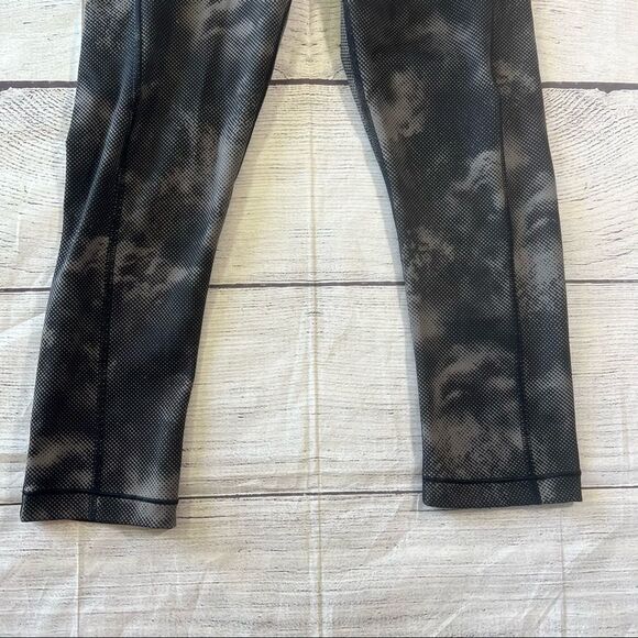 Athleta 598755 Ultimate Stash Pocket Printed Capri Black Print Women's Extra Sm - Picture 3 of 13